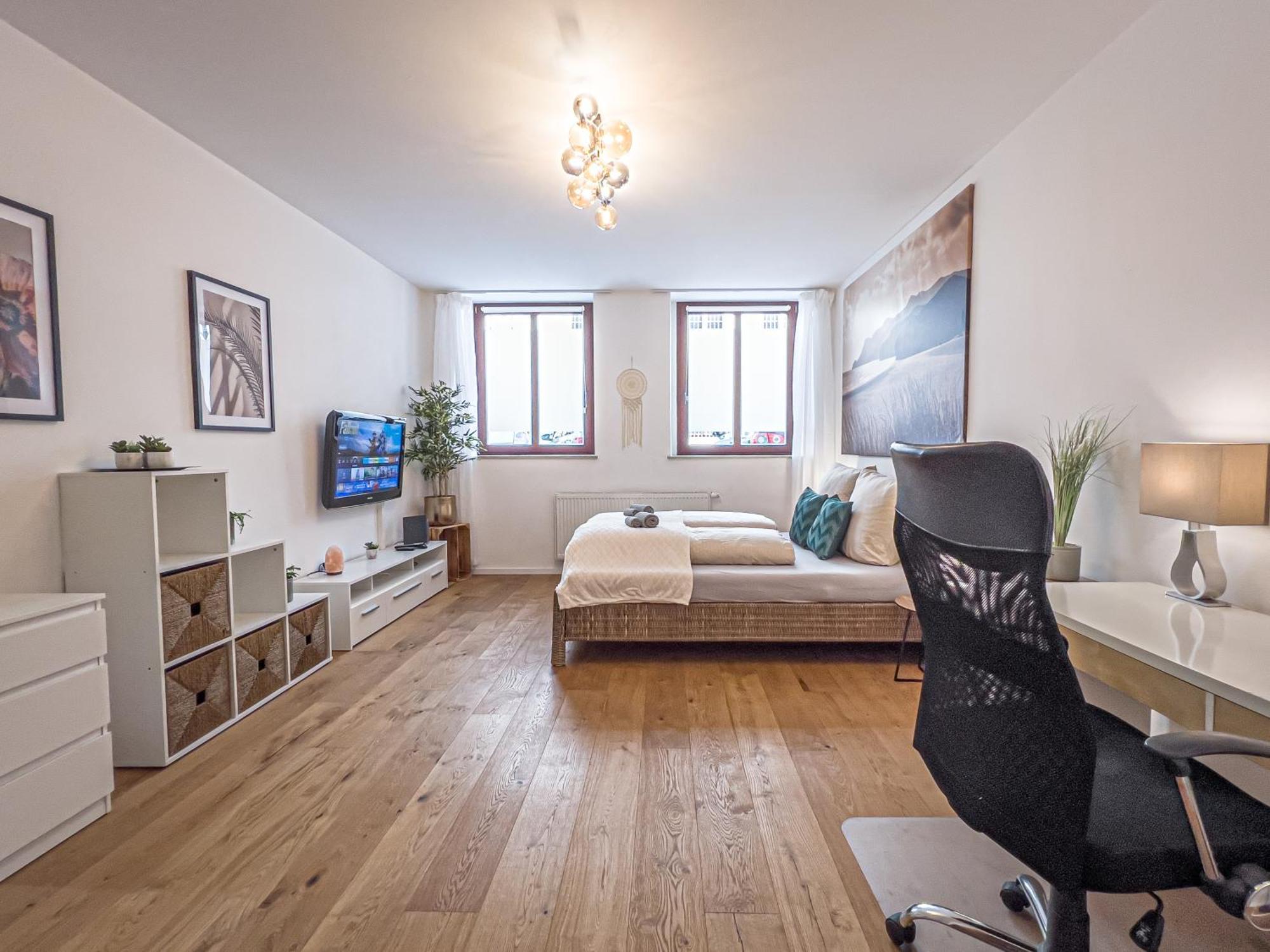 Gemuetliche Mit 2 Schlafzimmern, Kostenfreiem Parkplatz, Modernem Bad, Kueche, Waschmaschine & Trockner Apartment